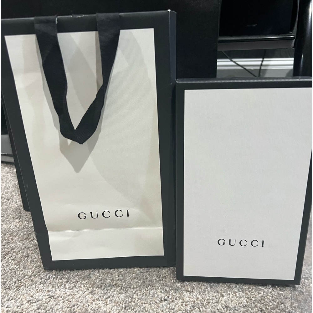 Gucci wallet with duster bag, original box, original store bag.